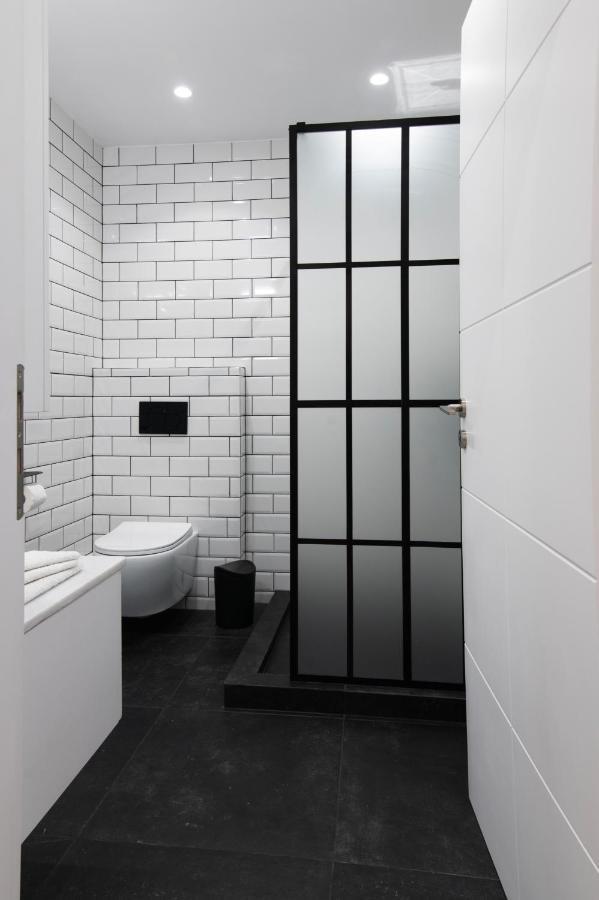 Luxury 1-Bedroom Apartment By The Sea In Atény Exteriér fotografie